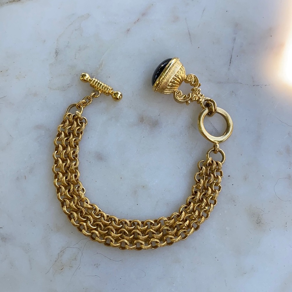 Gorgeous Ben-Amun Gold Toggle Bracelet